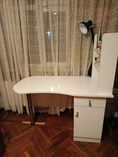 Manikür üçün masa, beyaz — Ofis mebeli