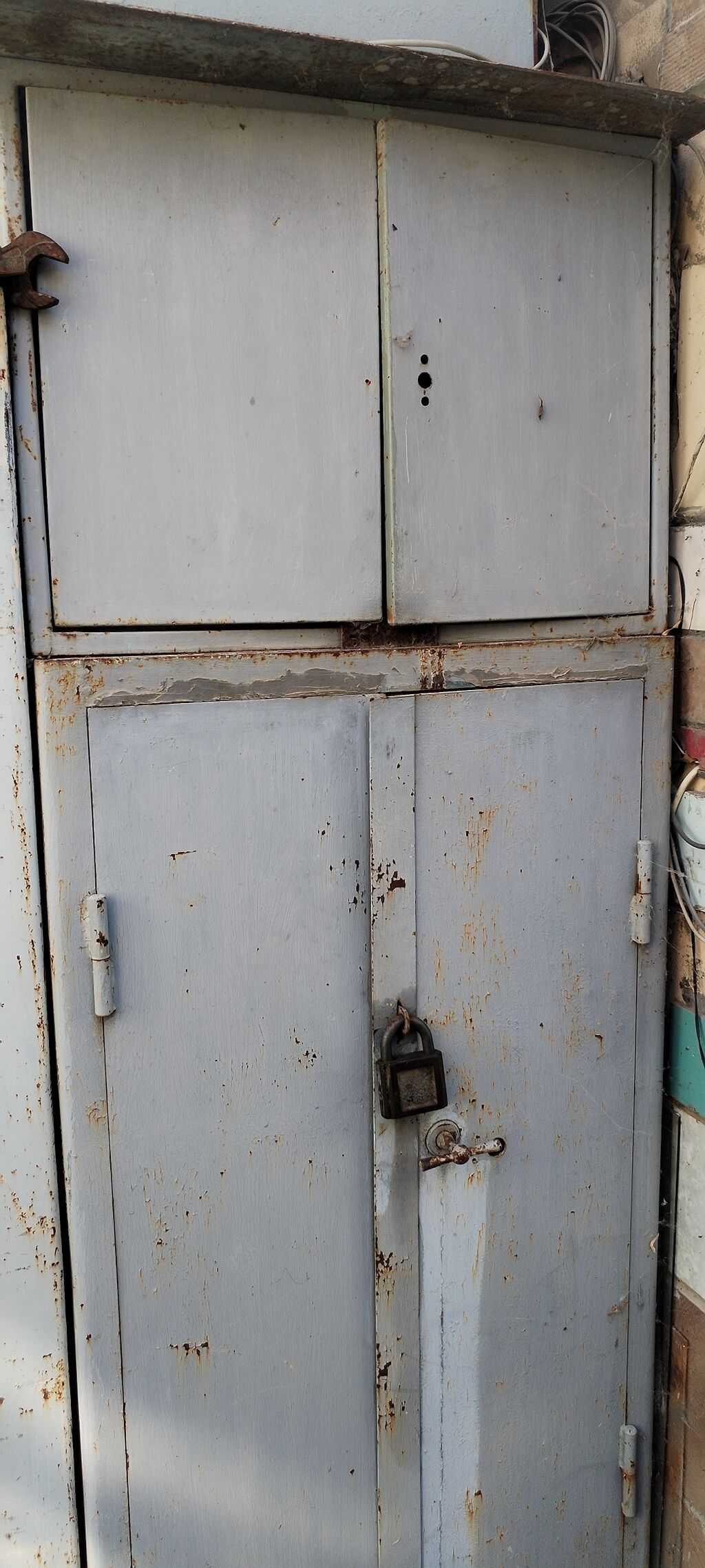 Metall şkaf – iki hissəli, üst bloklu - Material: qalın poladdan — Mallar, Bakı