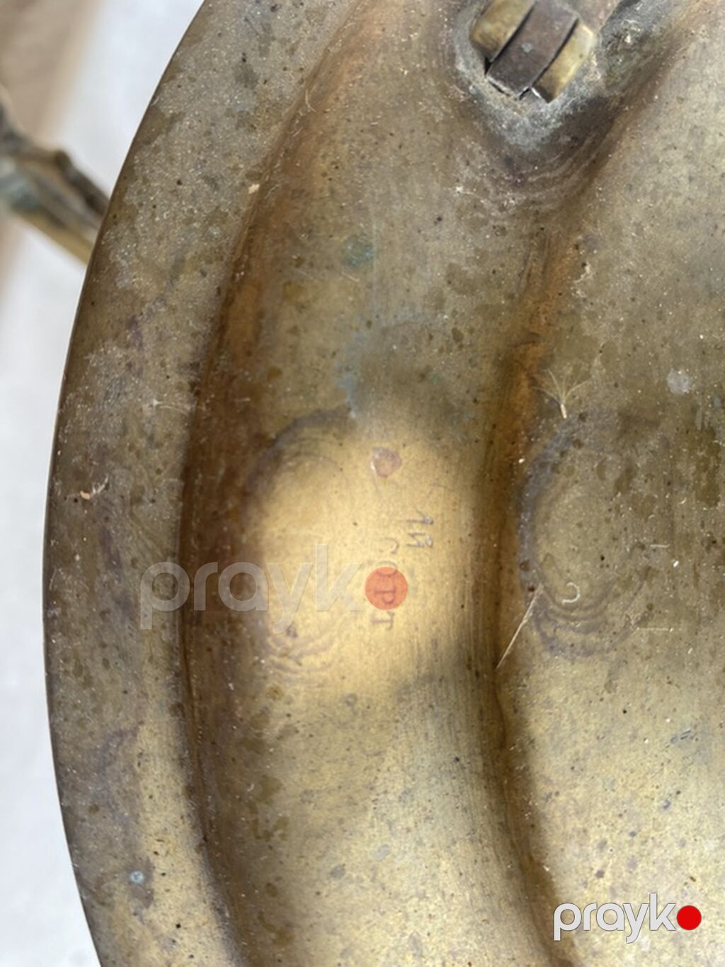 Bu samovar 1920–1930-cu illərə (erkən SSRİ dövrünə) aiddir. Üzərindəki — Mallar, Digah (5)