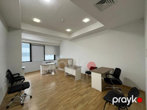 İcarəyə verilir 4 otaqlı ofis 245 m²