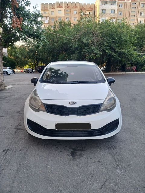 Kia Rio: 1.4 l | 2012 il Sedan