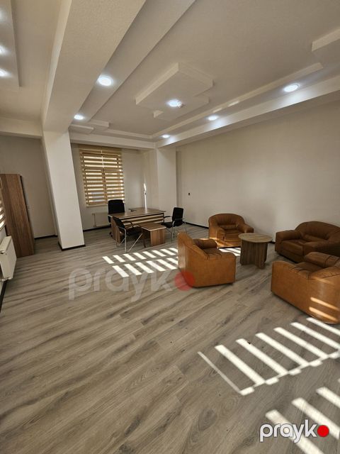 İcarəyə verilir 2 otaqlı ofis 95 m²