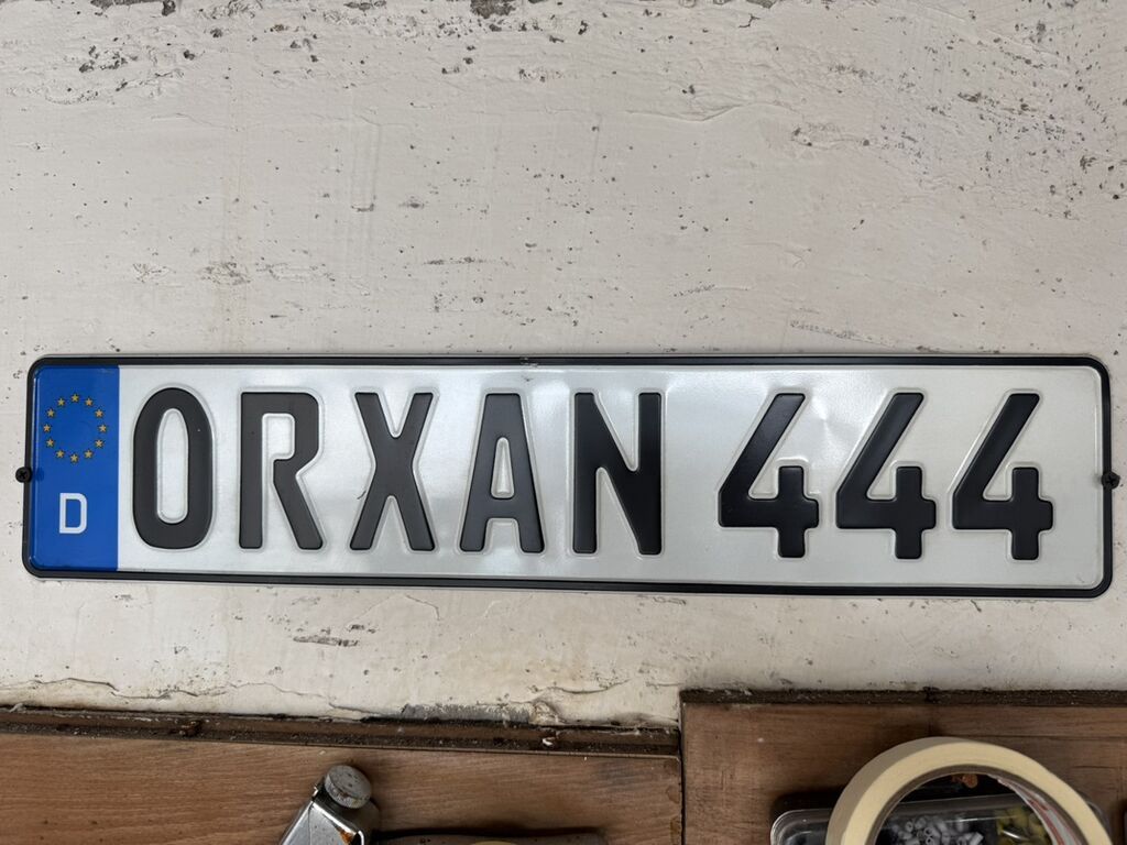 Lipa nomre üslubunda fərdi avtomobil nömrə lövhəsi – “ORXAN 444”