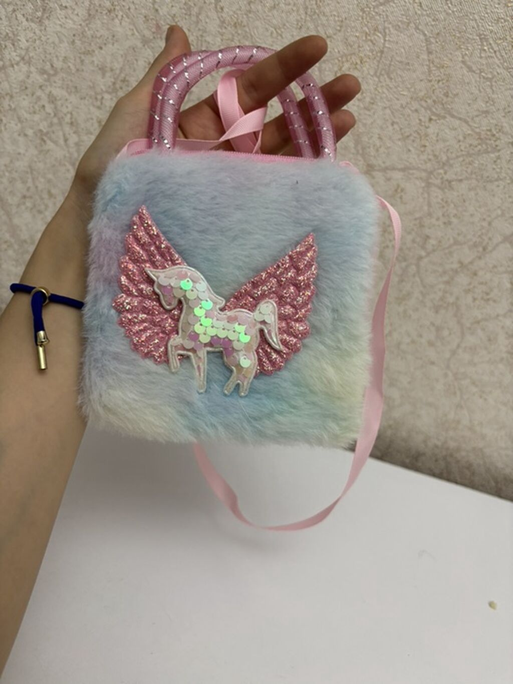 Uşaq çantası – yumşaq tüklü materialdan, pastel rəngli (açıq mavi