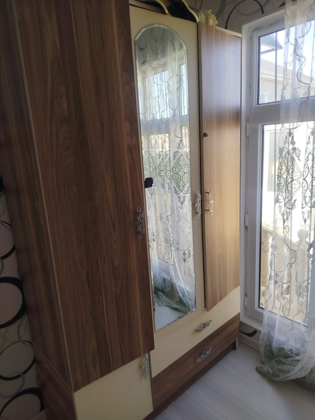 Üçqapılı şkaf – güzgülü model - Material: ağac fakturalı laminat — Mebel, Bakı