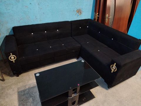 Künc divan yenidir 280azn kompaniyadadır açılmır