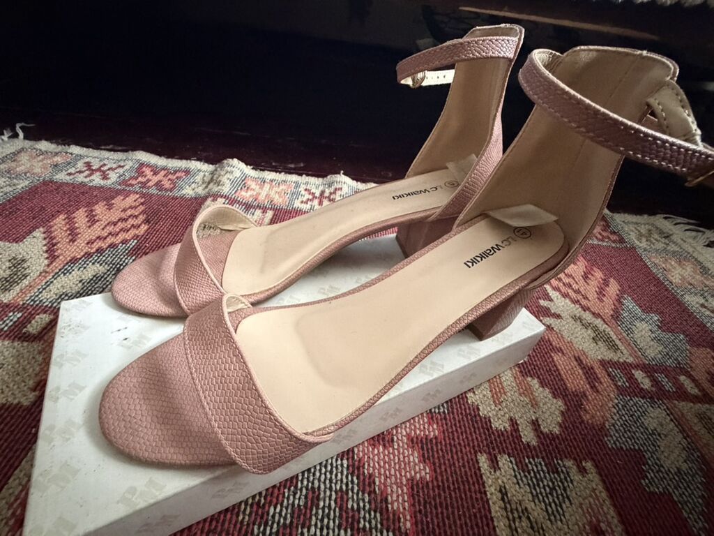 LC Waikiki qadın sandaleti - Rəng: toz pembe - Model: açıq burunlu — Şəxsi əşyalar, Bakı (4)