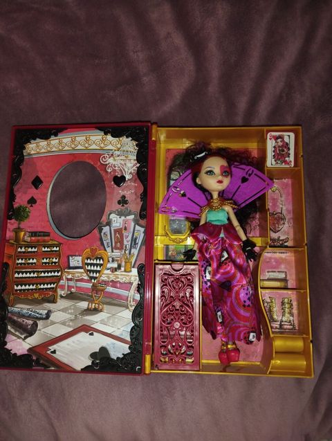 Ever After High “Lizzie Hearts” kolleksiya dəsti - Qapaqlı