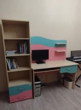 Yaxşı vəziyyətdə masa və kitab şkafı satılır. Embawood-dan alınıb — Mallar