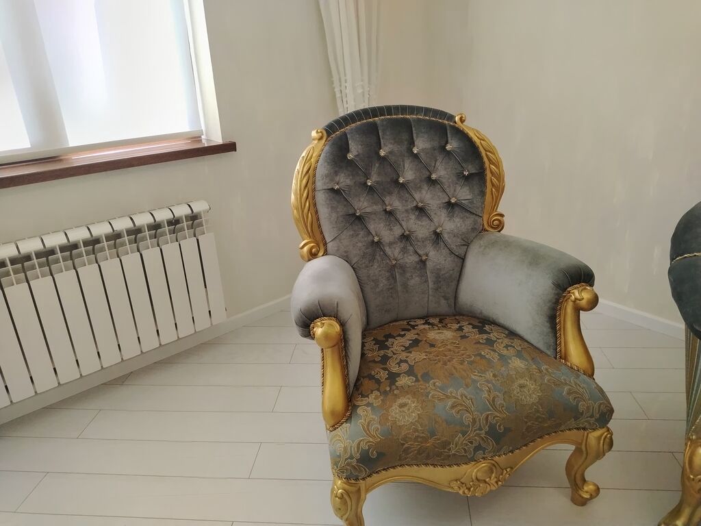 Klassik üslubda qonaq otağı dəsti Tərkibi: - 1 ədəd üçnəfərlik divan — Mebel, Bakı (5)