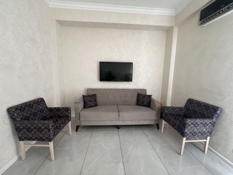 Qonaq otağı üçün dəst: 1 ədəd ikiyerli divan + 2 ədəd kreslo + 2 dekor