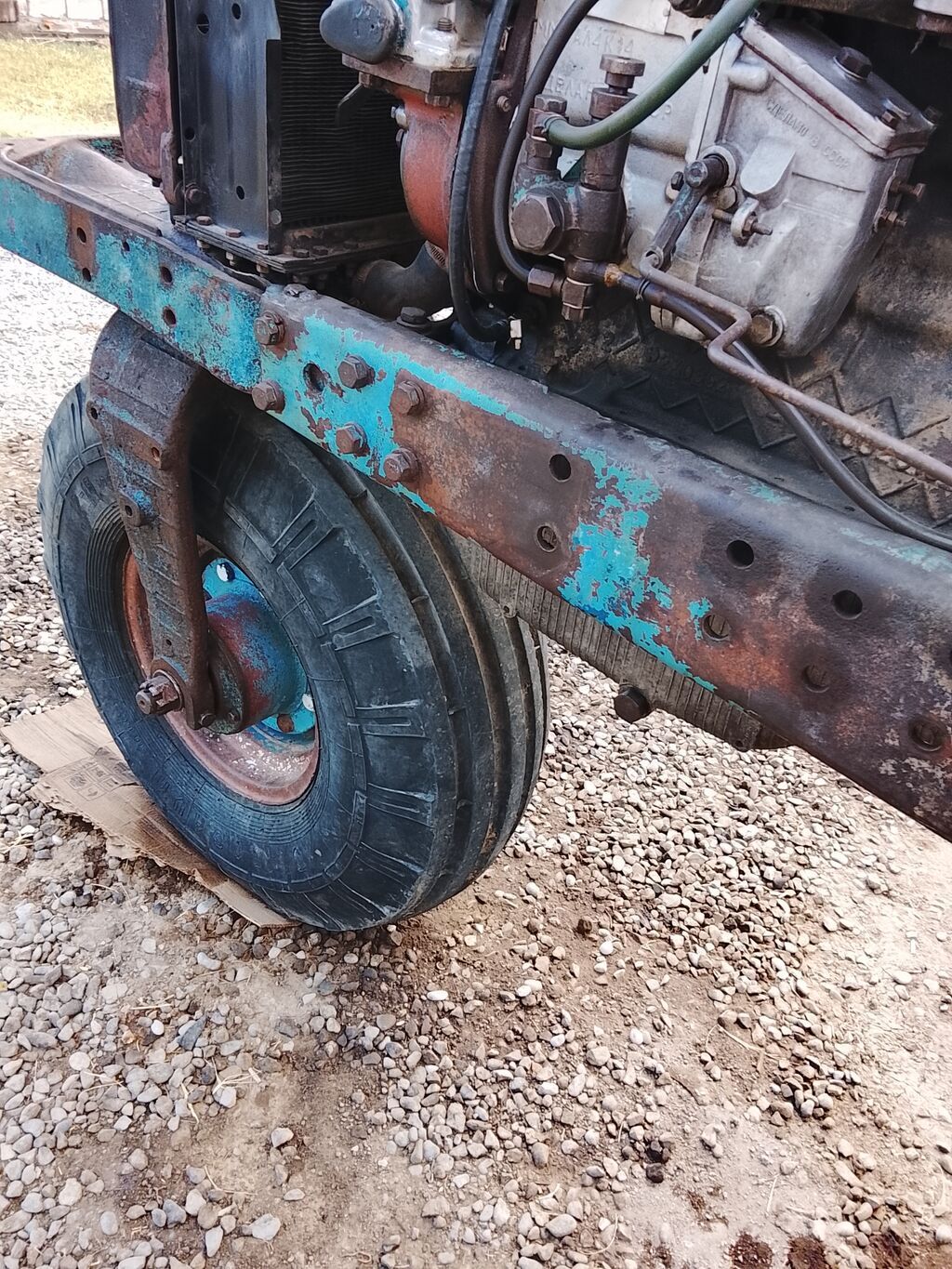 Sovet istehsalı təkərli traktor, arxa 3 nöqtəli asqı və PTO çıxışı — Traktorlar, Ağdaş