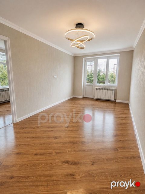 Satılır 2 otaqlı köhnə tikili 55 m²