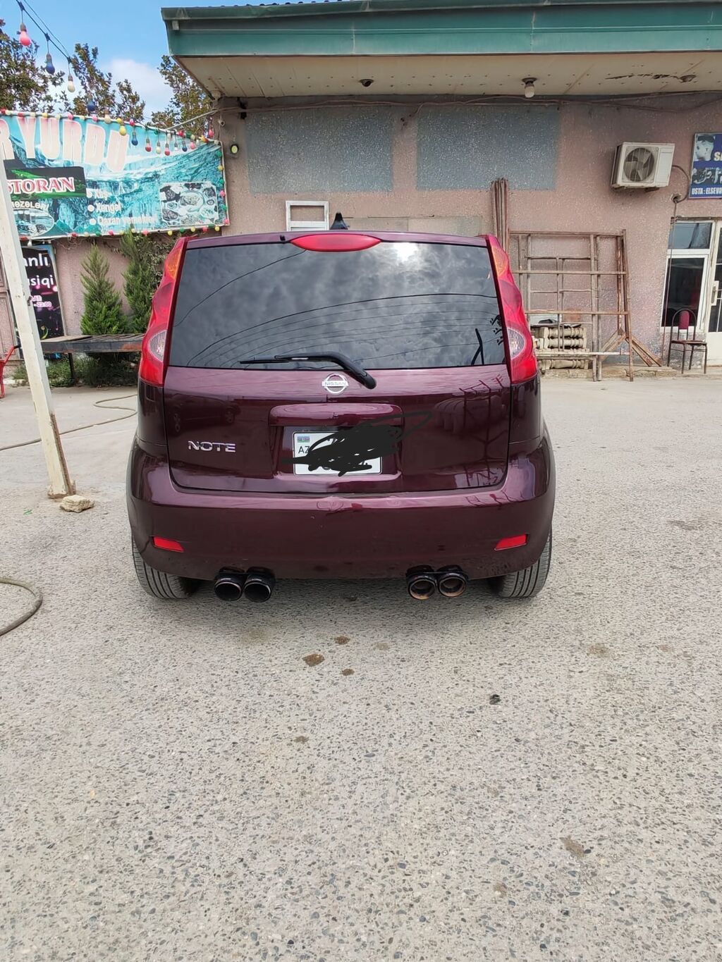 Nissan Note – bənövşəyi/marun rəngli kompakt hetçbek Xüsusiyyətlər: -