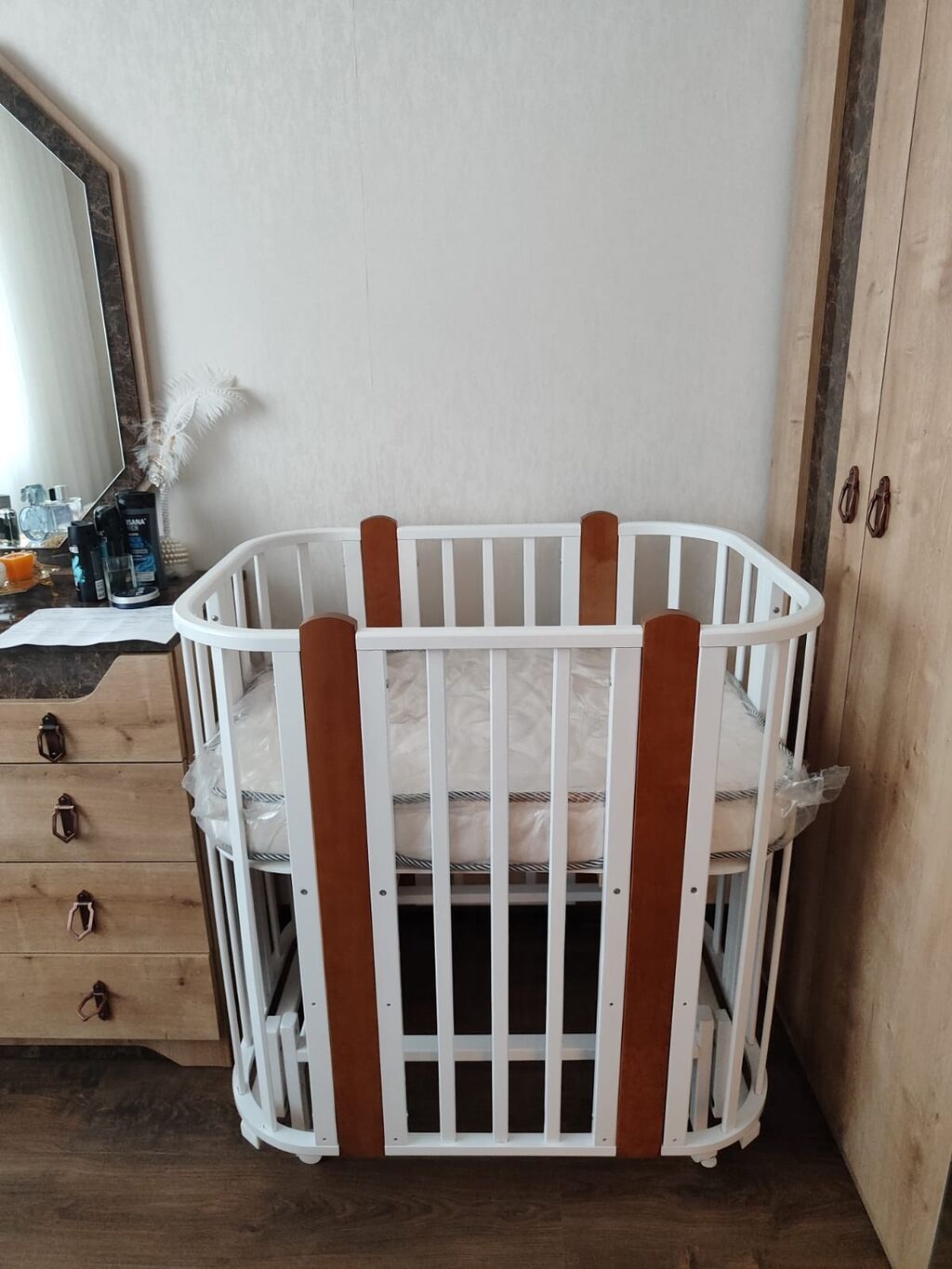 Yaxsi vəziyyətdədir.Olcu 60-90, acilanda 60-120.Hundurluyunu ayarlamaq