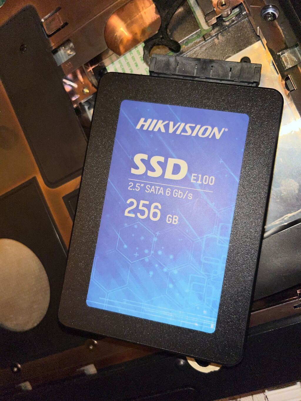 Hikvision E100 SSD 256GB (HS-SSD-E100) - 2.5" SATA III — Sabit diskləri, Masazır