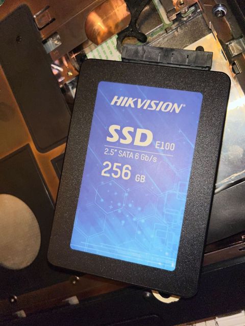 Hikvision E100 SSD 256GB (HS-SSD-E100) - 2.5" SATA III — Masazır