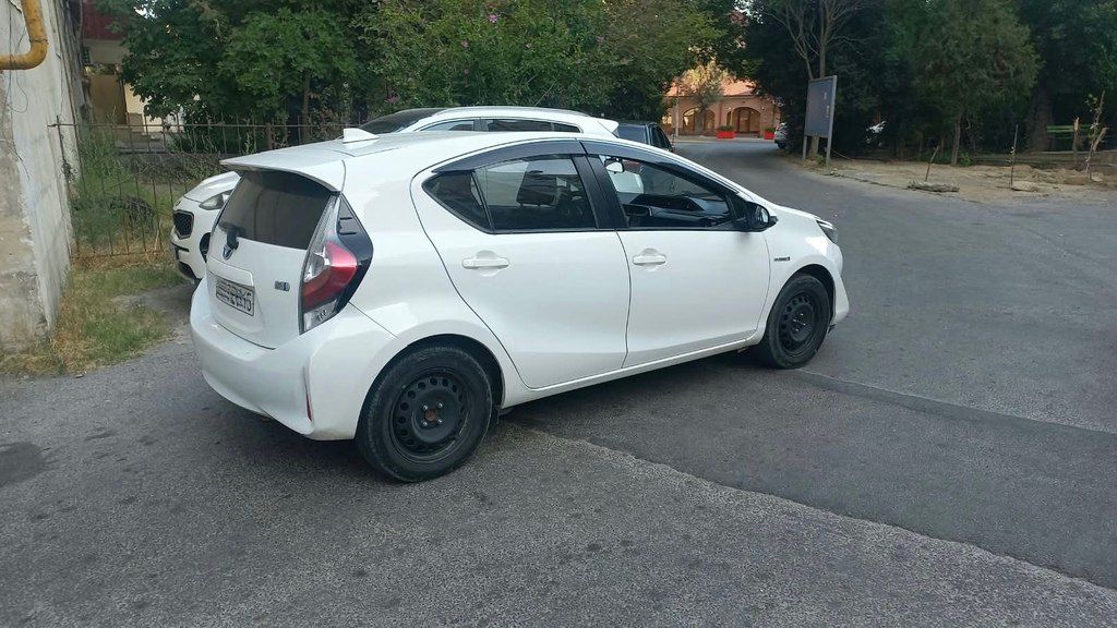 Toyota Aqua, 1.5 L, 0.87 kWh, 2017 il, 215 000 km — Avtomobillər, Bakı (3)