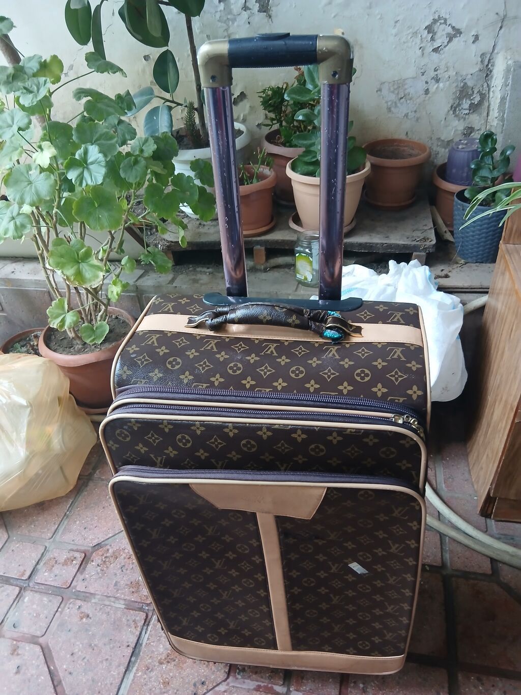 LOUIS VUITTON brendi olan təkərlı, teleskopik tutacaqlı böyük tutumlu — Çamadanlar, Bakı (5)