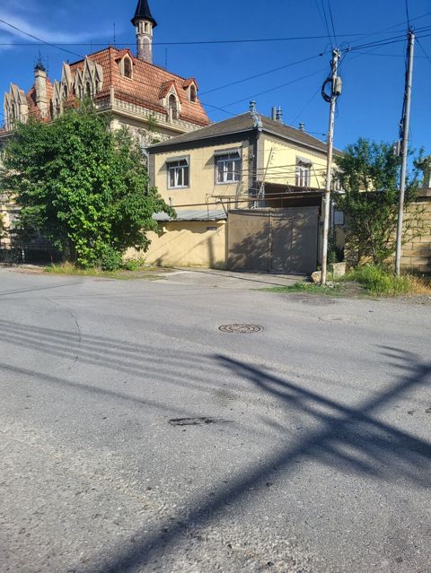 8 otaq, 7 kv. m, Orta təmir