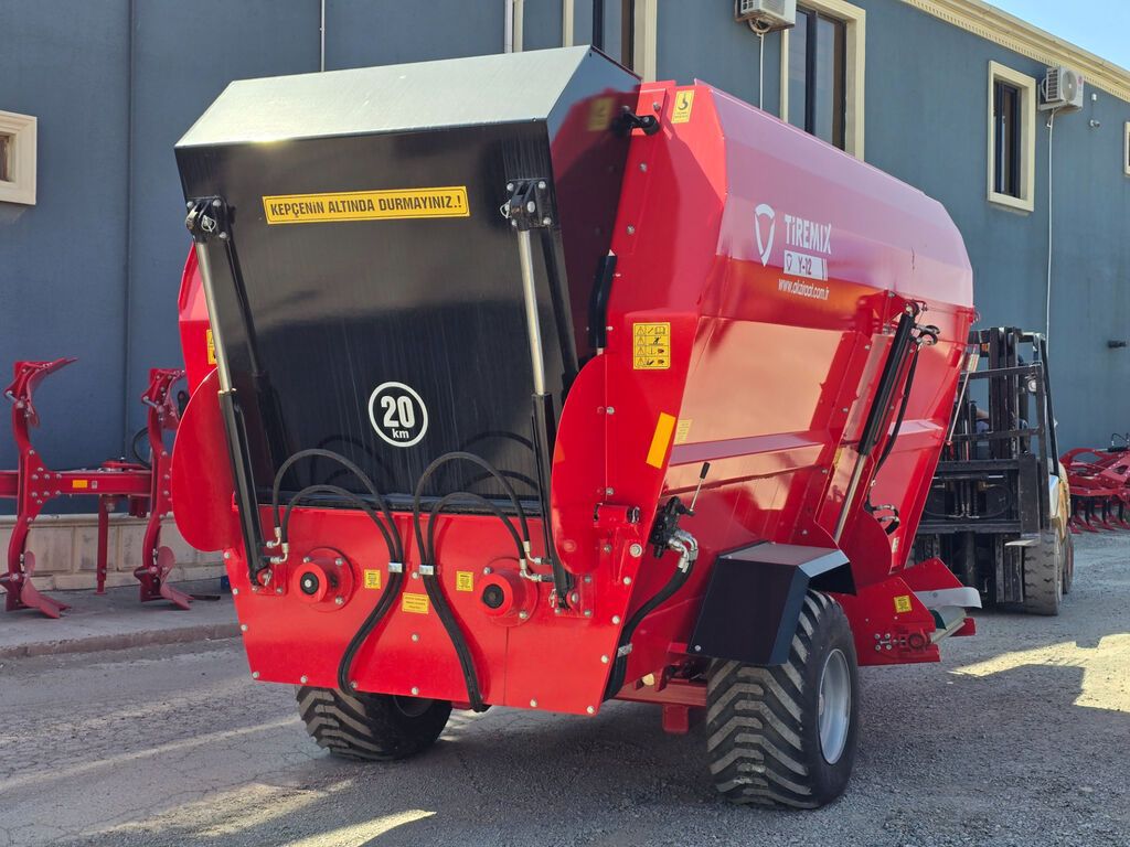 Tiremix Y-12 yem qarışdırıcı və paylayıcı qoşqu - Brend/model: Ak — Kənd təsərrüfatı avadanlığı, Bakı (2)