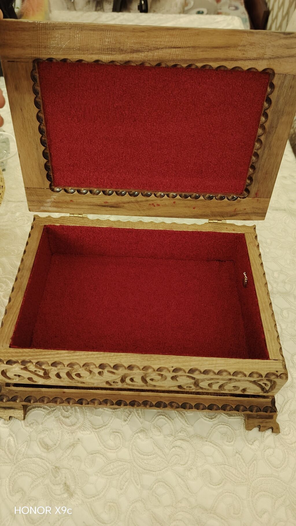 Əl oyma taxta qutu - Material: təbii ağac, üstündə əl işçiliyi ilə — Pul qutusunun və şkatulyalar, Masazır
