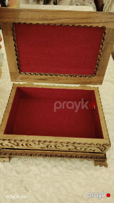 Əl oyma taxta qutu - Material: təbii ağac, üstündə əl işçiliyi ilə — Masazır