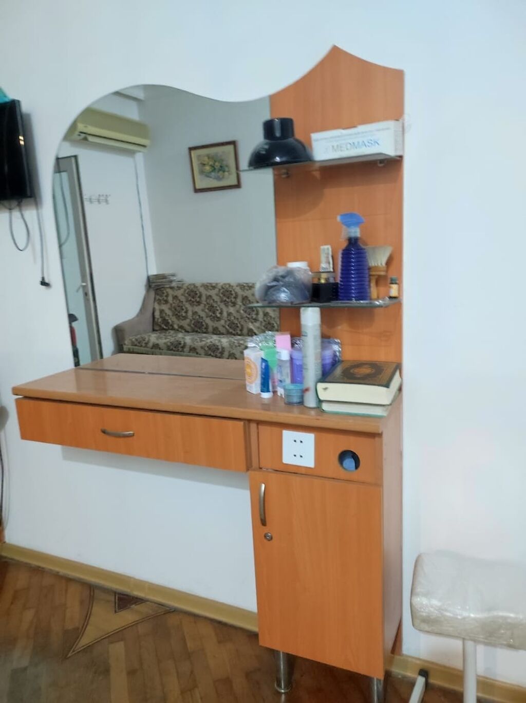 İşlənmiş, Saç kəsimi üçün masa, Güzgülü — Ofis mebeli, Bakı