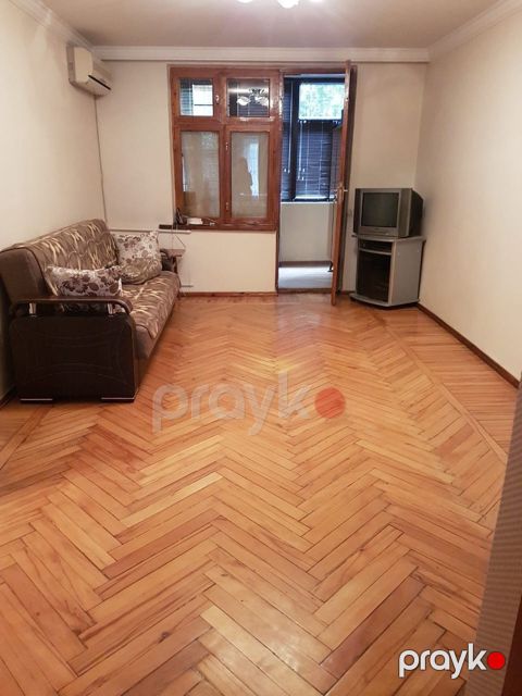 Satılır 2 otaqlı köhnə tikili 50 m²