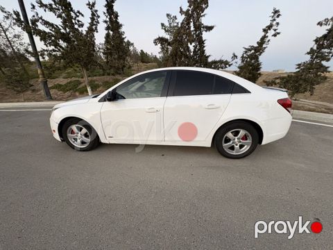 Chevrolet Cruze: 1.4 l | 2013 il Sedan