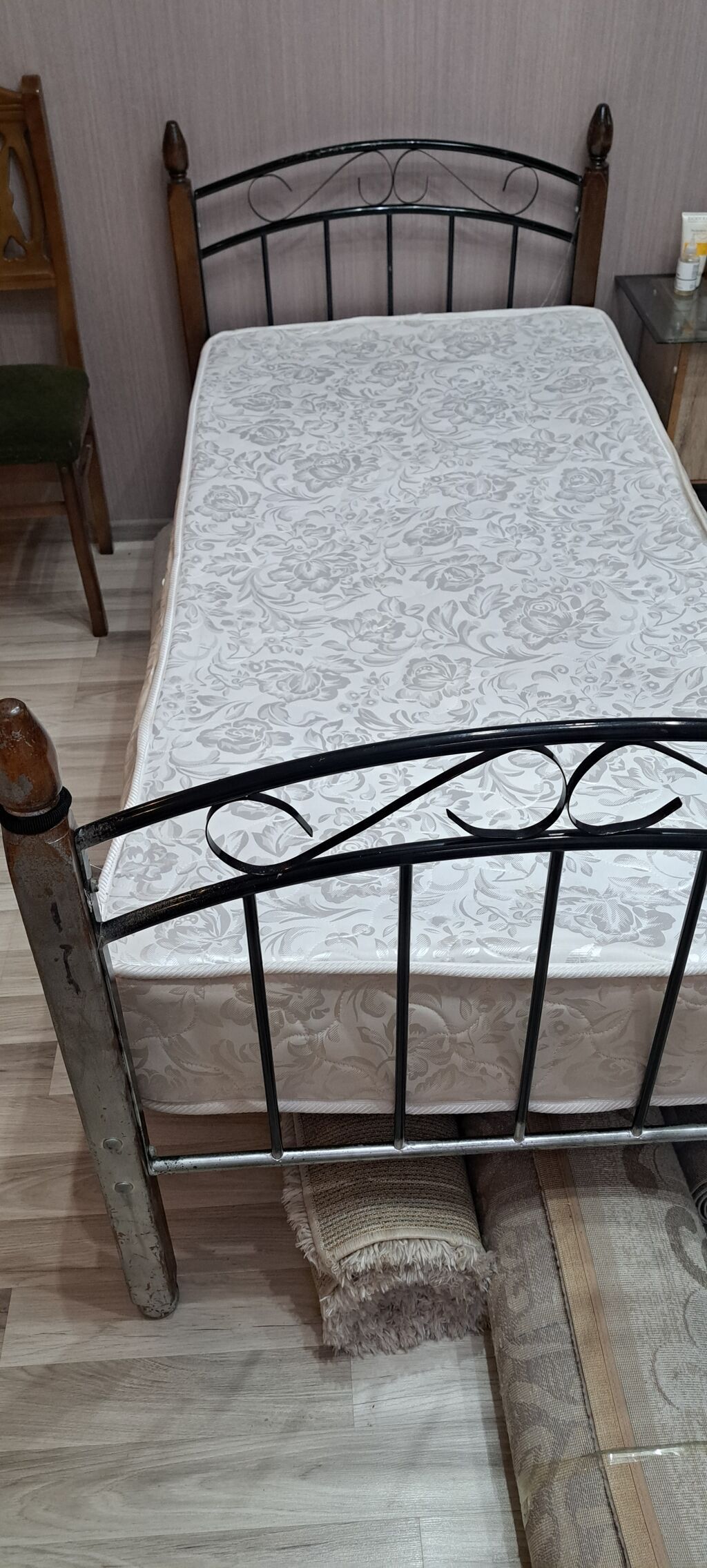 Tək nəfərlik çarpayı və döşək dəsti - Ölçü: təxminən 90×190 sm