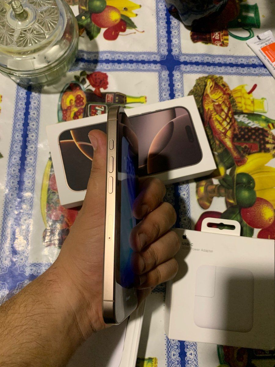 Apple iPhone 16 Pro Desert Titanium 256GB/8GB — Mallar, Gəncə (6)