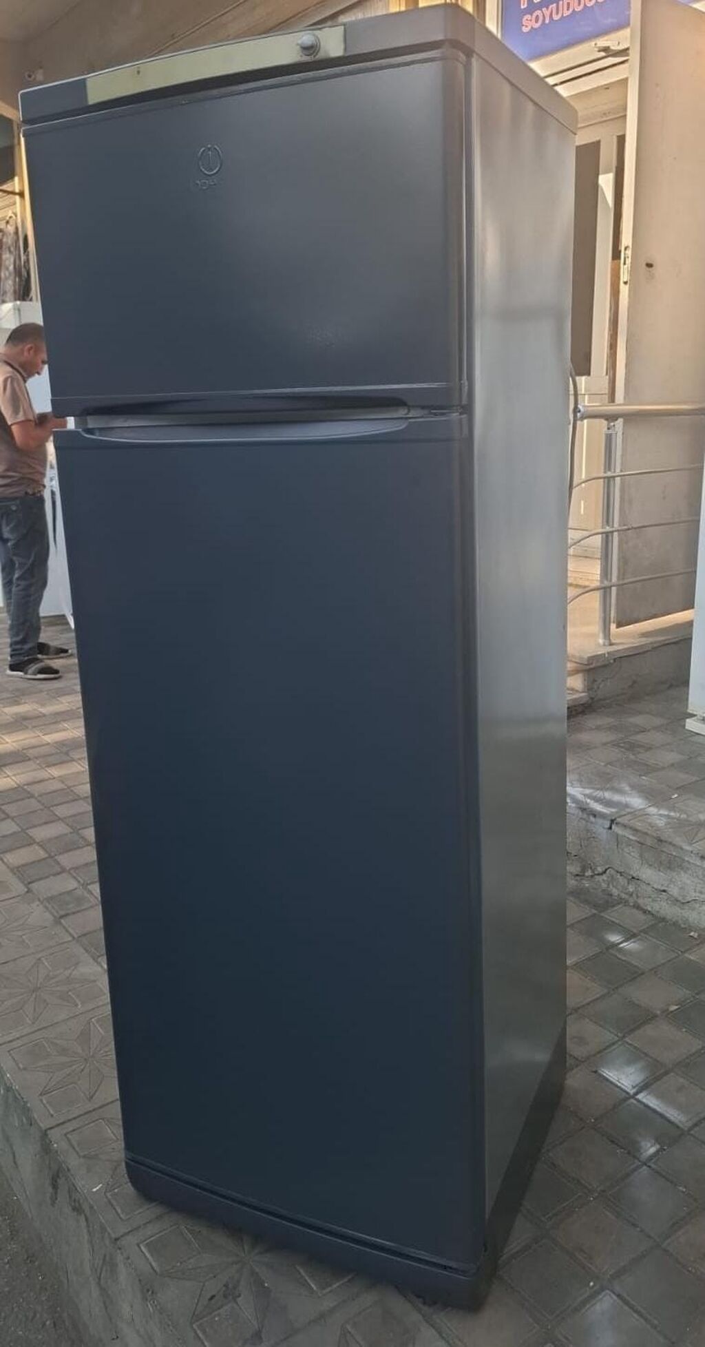İndesit soyuducu defrost 300 azn📍Tam işlek yazlı şekilde zemanet — Soyuducular, Bakı