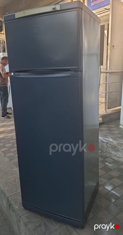 İndesit soyuducu defrost 300 azn📍Tam işlek yazlı şekilde zemanet