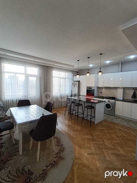 Satılır 4 otaqlı yeni tikili 200 m²
