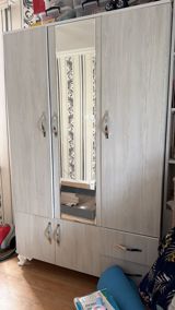 Dolab satilir // Qiymet 170 azn unvan qarayev kod 78 48 sofiGeniş — Furniture