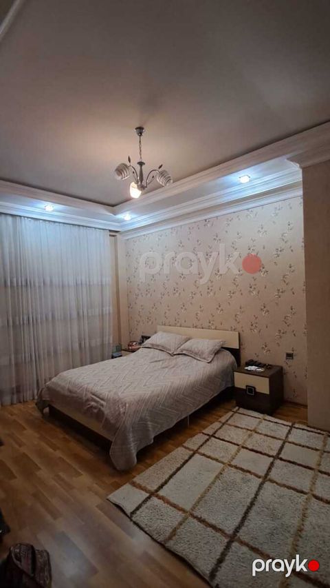 İcarəyə verilir 3 otaqlı yeni tikili 85 m²