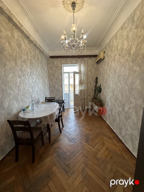 İcarəyə verilir 3 otaqlı köhnə tikili 90 m²