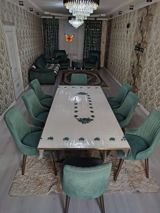 Qonaq dəsti divan iki kreslo+ açilan masa dəsti 8 stulla 1650m təcili — Furniture
