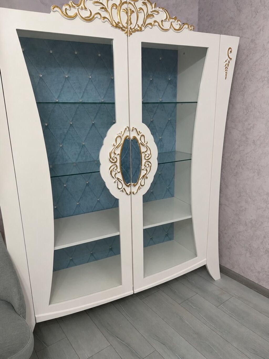 Klassik üslubda qonaq otağı mebel dəsti Dəst tərkibi: - Geniş — Mebel, Bakı (3)
