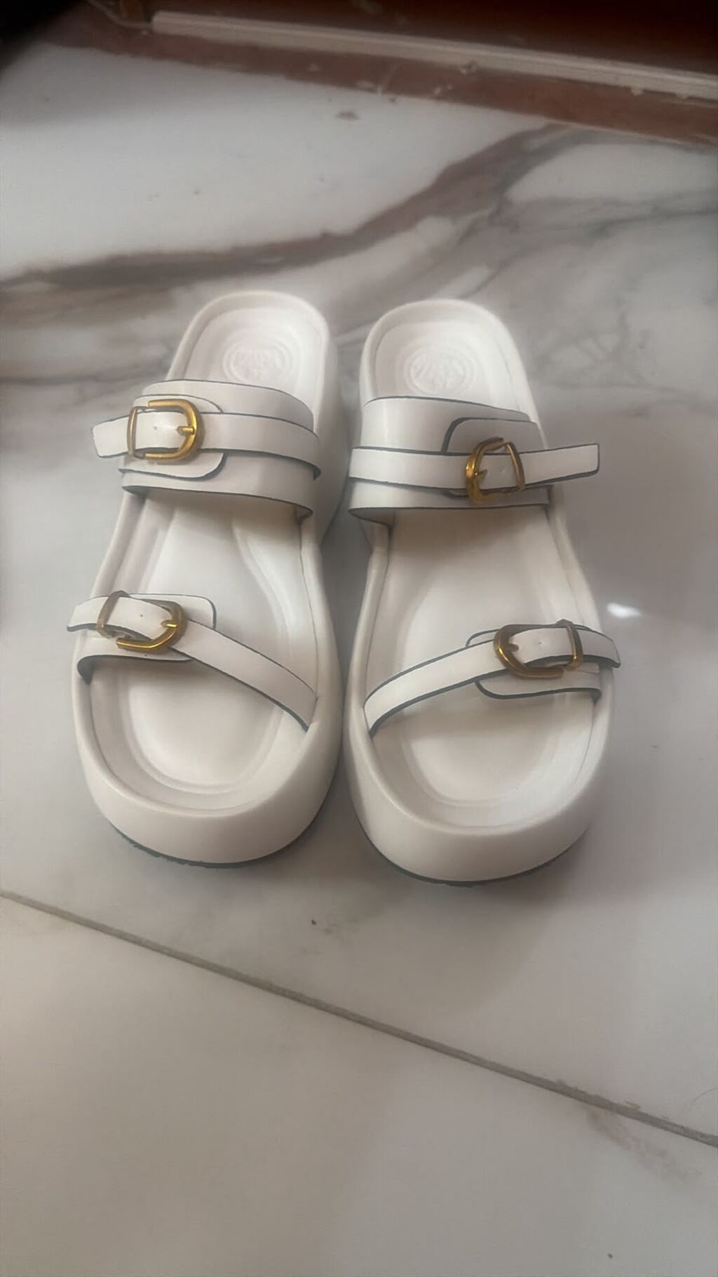Ağ rəngli qadın platforma sandal - Model: iki zolaqlı, ön və üst — Şəxsi əşyalar, Bakı (2)