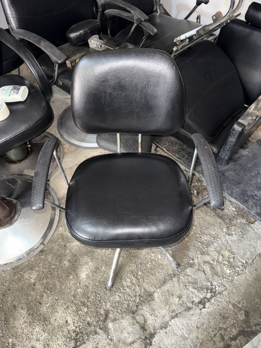 Peşəkar salon kreslosu – qara rəng, metal konstruksiya - Təyinat — Mebel, Digah (4)
