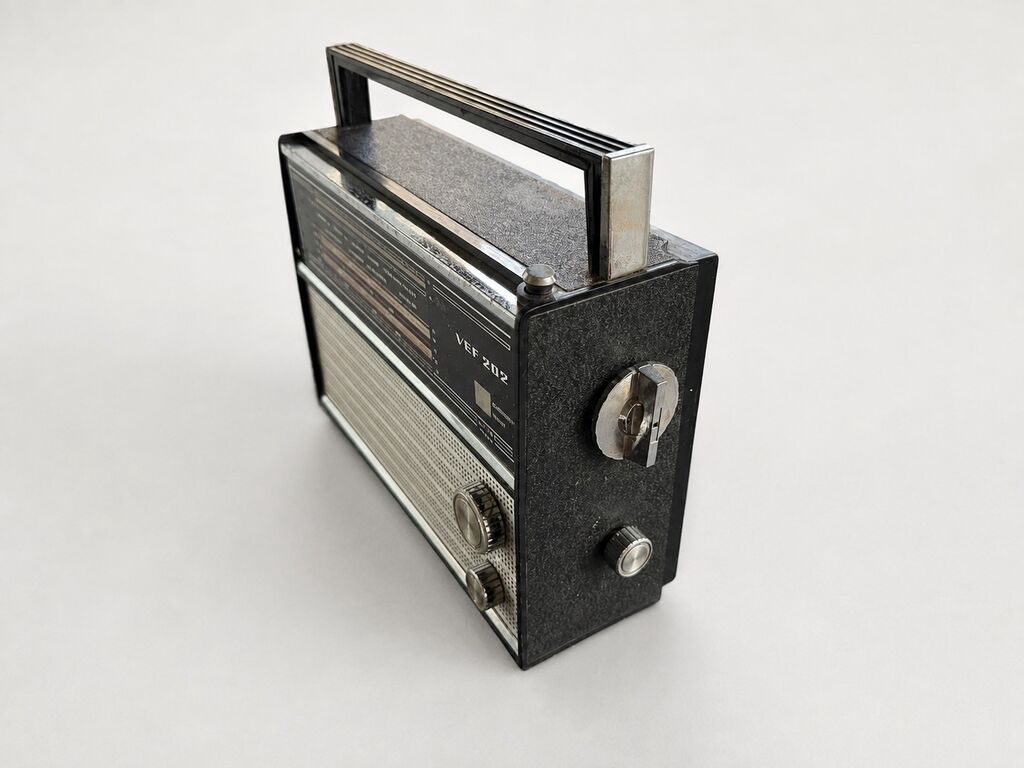 SSRİ dövrünə aid VEF-202 portativ radioqəbuledici satılır. Retro — Radio qəbuledicilər, Bakı (2)