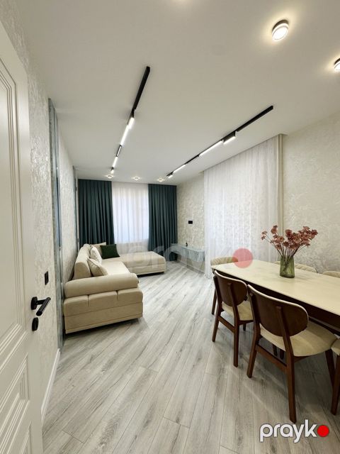 Satılır 2 otaqlı köhnə tikili 65 m²