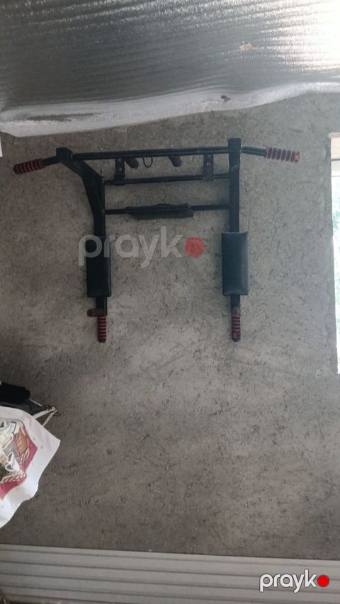 Divara quraşdırılan çoxfunksiyalı turnik–press aləti - Metaldan
