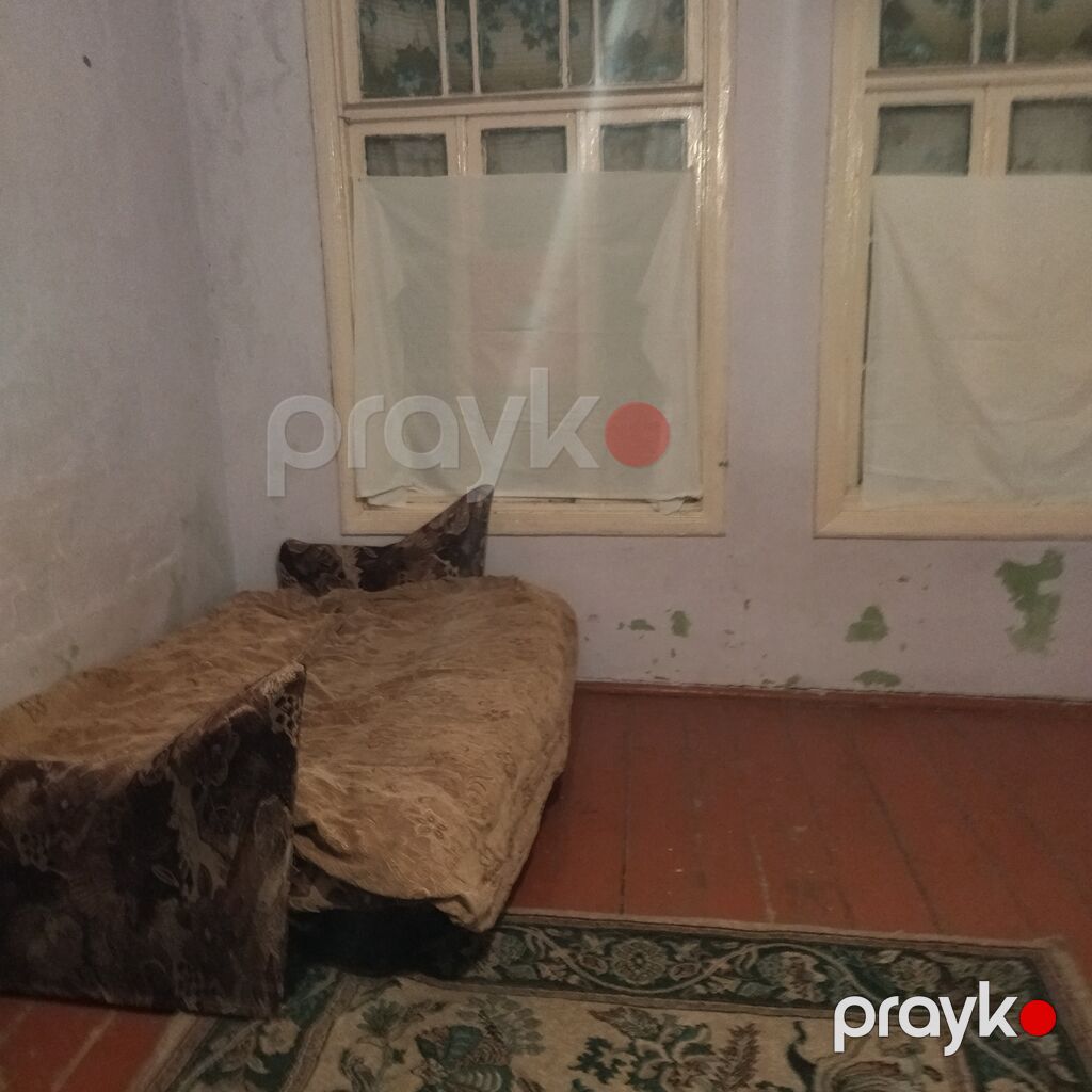 Kirayə üçün sadə, mebellə təchiz edilmiş 2 otaqlı ev. - Geniş qonaq — Daşınmaz əmlak, Bakı (3)