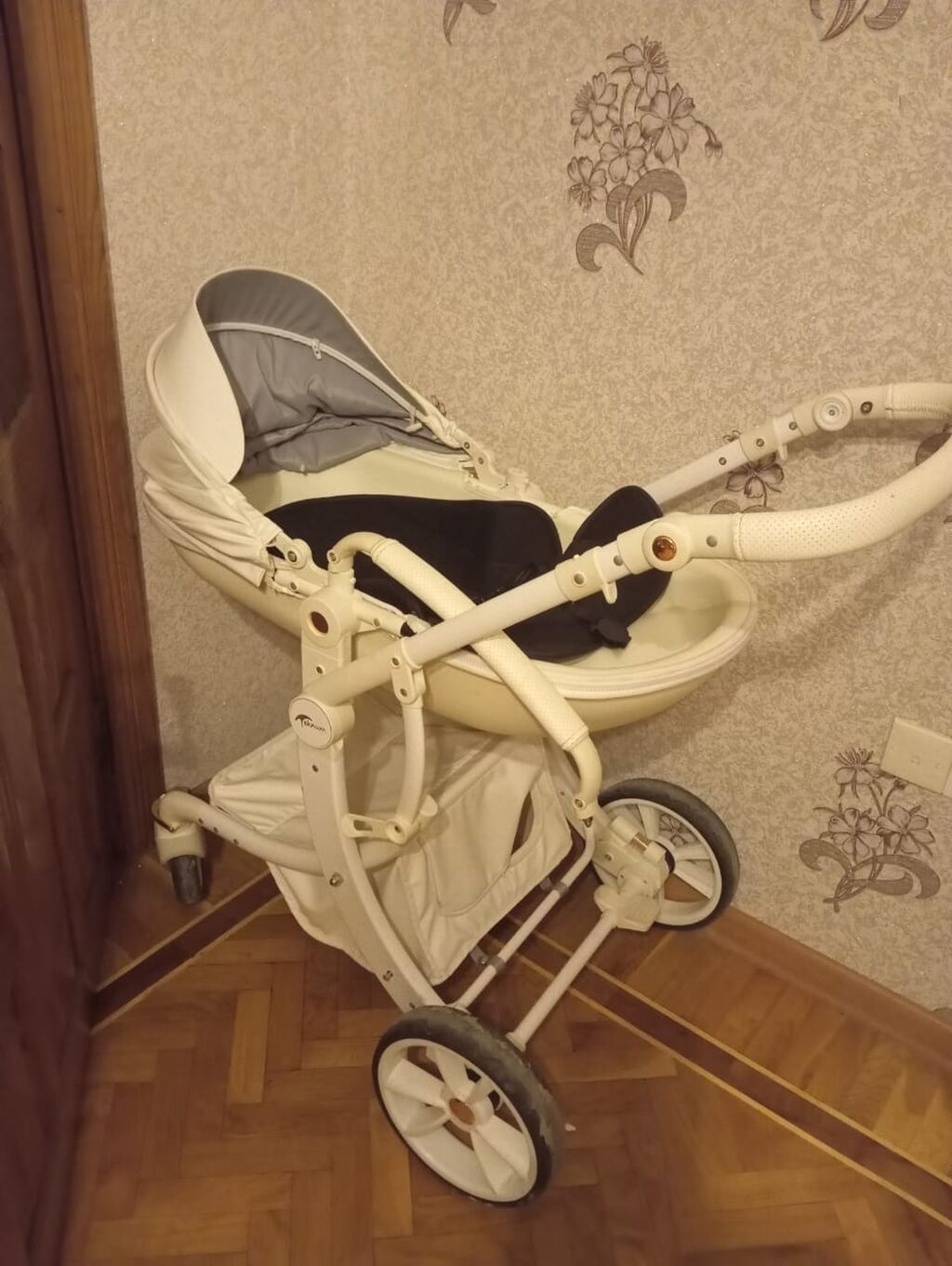 Kaleska qiymeti 120man yaxwi veziyyetde 2 hisseli her bir aksesuari