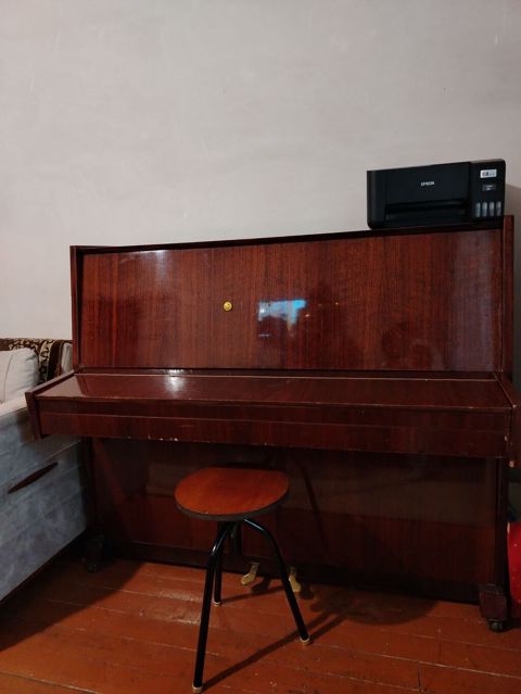 Akkustik vertikal piano –Kuban klassik qəhvəyi cilalı korpus, 88