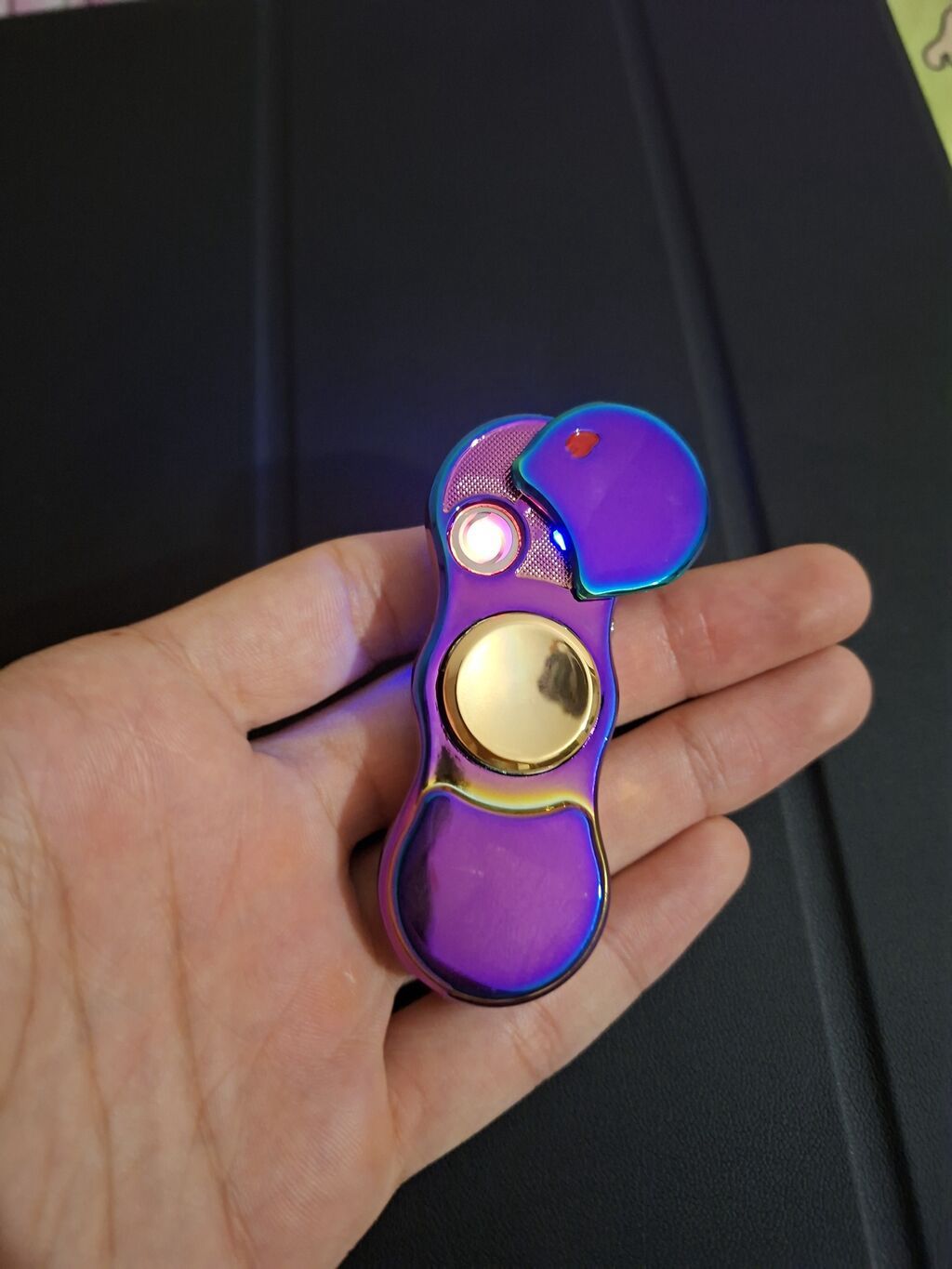 Alışqan spinner. Tam metaldır ve USB ilə zaryatka yigir. Mehsullar tam
