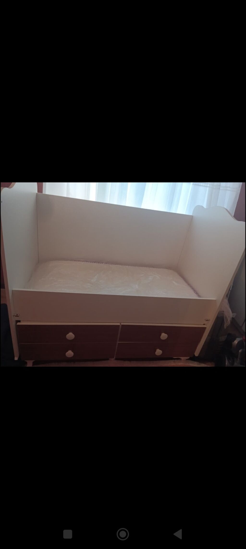 Uşaq beşiyi – sandıqlı, qoruyucu barmaqlıqlı model. - Material: ağ